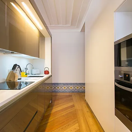 Daire Joivy Elegant 2br With Workspace Nearby Baixa-chiado Subway