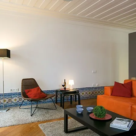 Joivy Elegant 2br With Workspace Nearby Baixa-chiado Subway Daire *