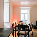 Guestready - Sleek Flat Near Santa Justa Lift Apartment Lissabon