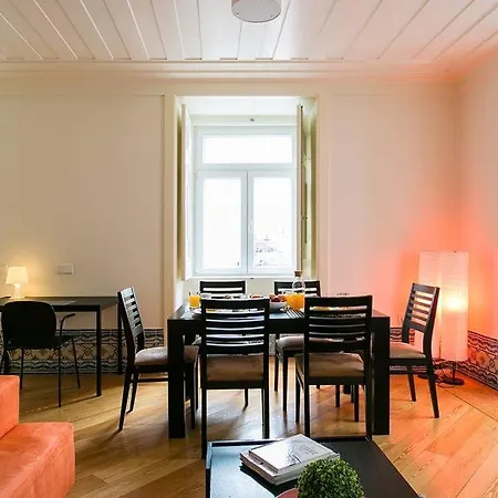 דירה Guestready - Sleek Flat Near Santa Justa Lift ליסבון