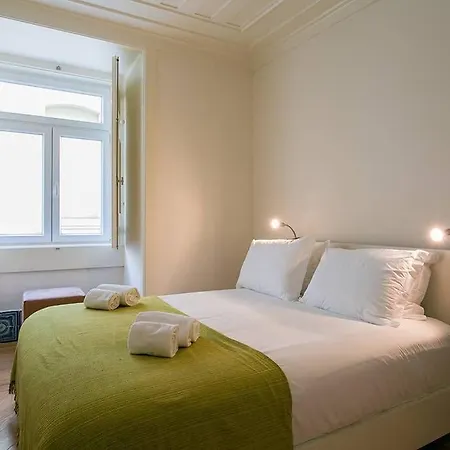 Guestready - Sleek Flat Near Santa Justa Lift 리스본