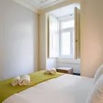 Guestready - Sleek Flat Near Santa Justa Lift * リスボン